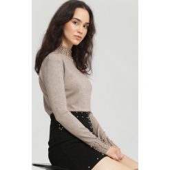 Ciemnobeżowy Sweter Remember. Brązowe swetry klasyczne damskie marki other, na jesień, l. Za 49,99 zł.