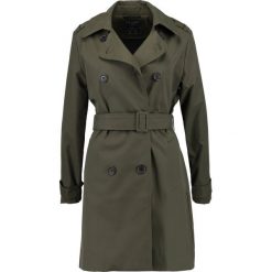 Abercrombie & Fitch CLASSIC Prochowiec khaki. Brązowe płaszcze damskie marki Abercrombie & Fitch, xs, bez wzorów, z bawełny. W wyprzedaży za 671,20 zł.