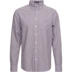 GANT THE OXFORD GINGHAM REGULAR FIT Koszula winter wine. Czerwone koszule męskie GANT, xxl, bez wzorów, z bawełny, bez kołnierzyka, bez rękawów. Za 419,00 zł.