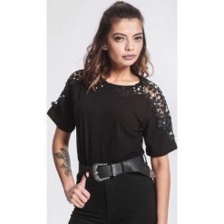 Czarna Bluzka Bewilderment. Czarne bluzki damskie marki other, s, bez wzorów, z dzianiny, z okrągłym kołnierzem, z krótkim rękawem. Za 49,99 zł.
