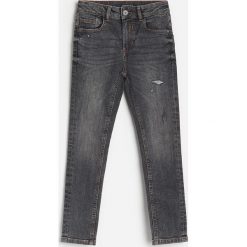 Jeansy slim fit z przetarciami - Szary. Szare jeansy męskie Reserved, bez wzorów. Za 79,99 zł.