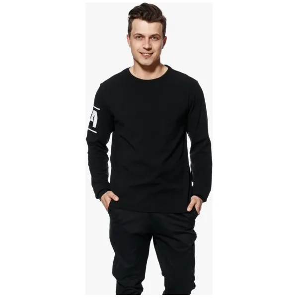 Umbro Bluza Deer , czarny, rozmiar XXL. Czarne bluzy męskie Umbro, xxl, z nadrukiem, z bawełny, eleganckie, z okrągłym kołnierzem, z długim rękawem, długie, bez kaptura. W wyprzedaży za 79,99 zł.
