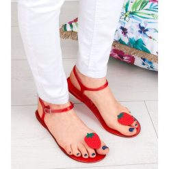 Sandałki damskie Ideal Shoes K-3700 Czerwone. Czerwone klapki damskie Ideal Shoes, bez wzorów, z tworzywa sztucznego, bez obcasa, na płaskiej podeszwie, bez zapięcia. Za 45,00 zł.