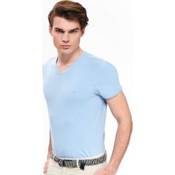 T-shirt krótki rękaw męski gładki. Niebieskie t-shirty męskie Top Secret, xl, bez wzorów, z dzianiny, z dekoltem w serek, krótkie. Za 34,99 zł.