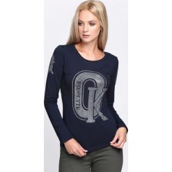 Granatowa Bluzka Never Thought. Szare bluzki longsleeves Born2be, l, z aplikacjami, z okrągłym kołnierzem. Za 24,99 zł.