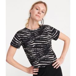 T-shirt z motywem zwierzęcym - Czarny. Czarne t-shirty damskie Reserved, s, bez wzorów, bez kołnierzyka. W wyprzedaży za 29,99 zł.