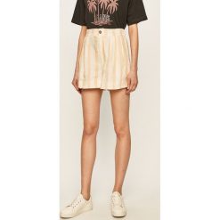 Pepe Jeans - Szorty Corina. Szorty damskie Pepe Jeans, s, bez wzorów, z wiskozy, casualowe. W wyprzedaży za 269,90 zł.