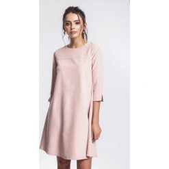Jasnoróżowa Sukienka Superficially. Różowe sukienki damskie other, s, bez wzorów, z tkaniny, z okrągłym kołnierzem, bez rękawów, mini. Za 79,99 zł.