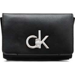 Calvin Klein Cross body bag Czarny. Czarne torebki klasyczne damskie Calvin Klein, w paski, z materiału, bez dodatków. Za 566,95 zł.
