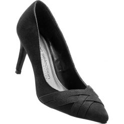 Czółenka ze skóry zamszowej bonprix czarny. Czarne buty ślubne damskie bonprix, ze skóry, na obcasie. Za 149,99 zł.
