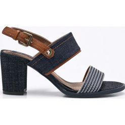 Wrangler - Sandały. Niebieskie szpilki Wrangler, bez wzorów, z materiału, bez obcasa, na obcasie, na klamry. W wyprzedaży za 179,90 zł.