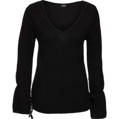 Sweter ze sznurowaniem bonprix czarny. Czarne swetry klasyczne damskie bonprix, ze sznurowanym dekoltem. Za 49,99 zł.