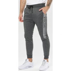 Ciemnoszare Spodnie Klemelle. Szare spodnie męskie Born2be, xl, bez wzorów, z dresówki. Za 69,99 zł.