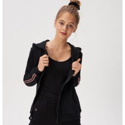 Bluza basic z kapturem - Czarny. Czarne bluzy damskie Sinsay, s. Za 49,99 zł.