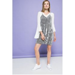 Vero Moda - Sukienka. Różowe sukienki damskie Vero Moda, na co dzień, s, bez wzorów, z wiskozy, casualowe, bez kołnierzyka, z krótkim rękawem, krótkie, mini, proste. W wyprzedaży za 79,90 zł.