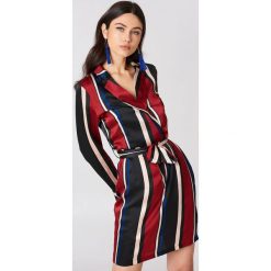 Sukienki: Qontrast X NA-KD Sukienka w pasy – Red,Multicolor
