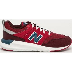 New Balance - Buty dziecięce YS009CB1. Czerwone trampki chłopięce New Balance, bez wzorów, ze skóry, sportowe, z okrągłym noskiem, na sznurówki. Za 229,90 zł.