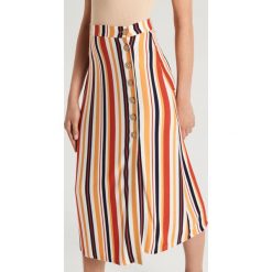 Spódnica midi w paski - Pomarańczowy. Pomarańczowe spódniczki damskie Cropp, s, w paski, midi. Za 69,99 zł.