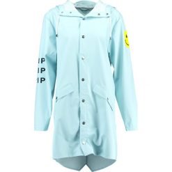 Rains B&&B LONG Kurtka przeciwdeszczowa wan blue. Niebieskie kurtki damskie przeciwdeszczowe marki Rains, xs, z poliesteru. W wyprzedaży za 335,20 zł.