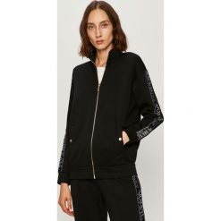 Armani Exchange - Bluza. Czerwone bluzy damskie Armani Exchange, s, z aplikacjami, z bawełny, bez rękawów, bez kaptura. Za 639,90 zł.