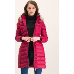 Kurtka puchowa Tommy Jeans Tjw Essential DW0DW07086. Fioletowe kurtki damskie Tommy Jeans, xs, bez wzorów, z poliesteru, bez kaptura. W wyprzedaży za 759,00 zł.