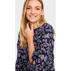 Elegancka bluzka. Bluzki damskie Greenpoint, bez wzorów, z wiskozy, eleganckie, bez kołnierzyka, bez rękawów. Za 89,99 zł.