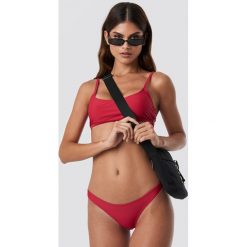 NA-KD Swimwear Sportowy dół bikini z wycięciami - Red. Czerwone bikini NA-KD Swimwear. Za 52,95 zł.