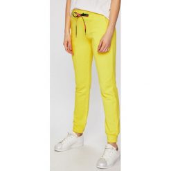 Femi Stories - Spodnie. Żółte spodnie damskie Femi Stories, s, bez wzorów, z bawełny, casualowe. W wyprzedaży za 159,90 zł.