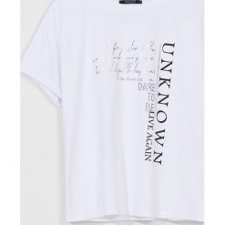 Koszulka oversize z modalem - Biały. Białe koszulki damskie Mohito, s, bez wzorów, bez kołnierzyka, bez rękawów. Za 59,99 zł.