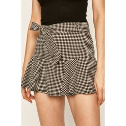 Tally Weijl - Szorty. Czarne szorty damskie TALLY WEIJL, bez wzorów, z elastanu, casualowe, z podwyższonym stanem. W wyprzedaży za 59,90 zł.