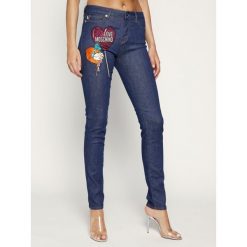 Jeansy Slim Fit LOVE MOSCHINO WQ38747S 3409. Niebieskie jeansy damskie Love Moschino, s, bez wzorów, z jeansu. W wyprzedaży za 979,00 zł.