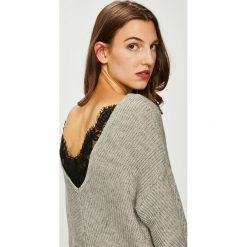 Vero Moda - Sweter. Szare swetry damskie Vero Moda, s, bez wzorów, z poliesteru, z krótkim rękawem, krótkie, bez kaptura. W wyprzedaży za 129,90 zł.
