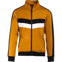 Żółta Bluza Delasana. Żółte bluzy męskie Born2be, xl, bez wzorów, bez kołnierzyka, bez rękawów, bez kaptura. W wyprzedaży za 79,99 zł.