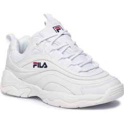 Sneakersy Fila Ray Low 1010562.1FG. Białe półbuty damskie Fila, bez wzorów, bez obcasa, bez zapięcia. W wyprzedaży za 339,00 zł.