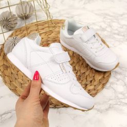 Buty sportowe dziewczęce na rzep białe American Club 34. Białe buty dziewczęce sportowe American CLUB, bez wzorów, bez zapięcia. Za 55,00 zł.