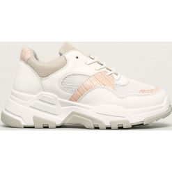 Answear - Buty. Białe buty sportowe damskie ANSWEAR, bez wzorów, z gumy, sportowe. W wyprzedaży za 79,90 zł.