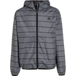 Billabong TRANSPORT WINDBREAKER Kurtka przejściowa dark grey. Szare kurtki sportowe męskie Billabong, z poliesteru, outdoorowe. W wyprzedaży za 135,85 zł.