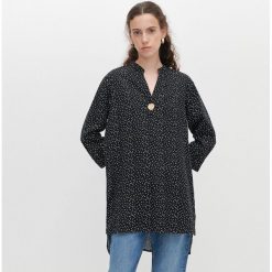 Długa bluzka oversize - Wielobarwny. Bluzki damskie Reserved, bez wzorów, bez kołnierzyka, z długim rękawem. Za 119,99 zł.
