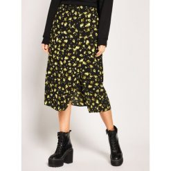Spódnica midi Calvin Klein Jeans J20J213902. Spódniczki damskie Calvin Klein Jeans, s, bez wzorów, z poliesteru, midi. W wyprzedaży za 279,00 zł.