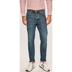 Wrangler - Jeansy Slider. Niebieskie jeansy męskie Wrangler. W wyprzedaży za 219,90 zł.