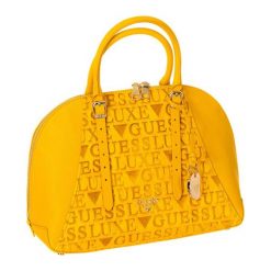 Skórzana torebka w kolorze żółtym - (S)32 x (W)23 x (G)11 cm. Żółte torebki klasyczne damskie marki Guess, bez wzorów, ze skóry, na ramię, bez dodatków. W wyprzedaży za 669,95 zł.