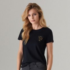 Koszulka ze znakami zodiaku - Czarny. Czarne koszulki damskie Mohito, s, bez wzorów, bez kołnierzyka. Za 29,99 zł.
