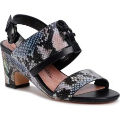 Sandały BETSY - 907047/01-04E Grey/Pink. Szare klapki damskie Betsy, bez wzorów, ze skóry ekologicznej, bez obcasa. W wyprzedaży za 139,00 zł.