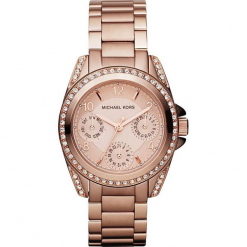 Zegarek kwarcowy "Blair" w kolorze różowozłotym. Białe zegarki damskie marki Michael Kors, ze stali. W wyprzedaży za 560,95 zł.