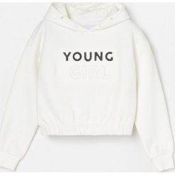 Krótka bluza z kapturem - Kremowy. Białe bluzy damskie Reserved, bez wzorów, z krótkim rękawem, krótkie, z kapturem. Za 69,99 zł.