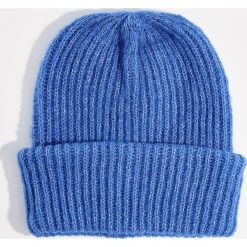 Czapka beanie z dzianiny w prążki - Niebieski. Niebieskie czapki damskie Mohito, w prążki, z dzianiny. Za 39,99 zł.