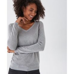 Sweter z metalizowanym włóknem - Srebrny. Szare swetry damskie House, s, bez wzorów, z włókna, bez rękawów, bez kaptura. Za 69,99 zł.