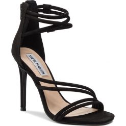 Sandały STEVE MADDEN - Elly SM11000547-03003-014 Black Nubuck. Czarne klapki damskie Steve Madden, bez wzorów, ze skóry ekologicznej, bez obcasa, na obcasie. W wyprzedaży za 339,00 zł.