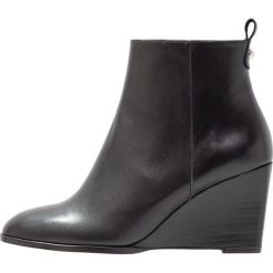 Zign Ankle boot black. Czarne botki damskie marki Zign, ze skóry, bez obcasa, bez zapięcia. Za 419,00 zł.