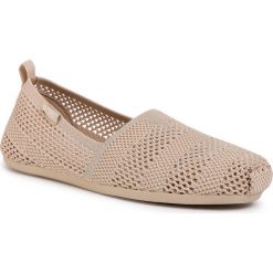 Półbuty SKECHERS - BOBS Plush 33406/NAT Natural. Brązowe półbuty damskie Skechers, na co dzień, bez wzorów, z tworzywa sztucznego, bez obcasa, na płaskiej podeszwie, bez zapięcia. Za 239,00 zł.